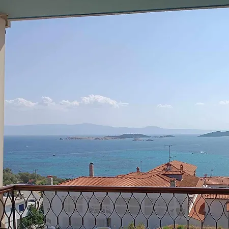 #on The Rocks Ouranoupoli