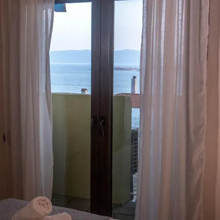#on The Rocks Ouranoupoli