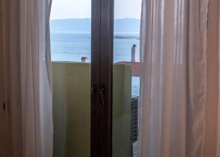 #on The Rocks Ouranoupoli